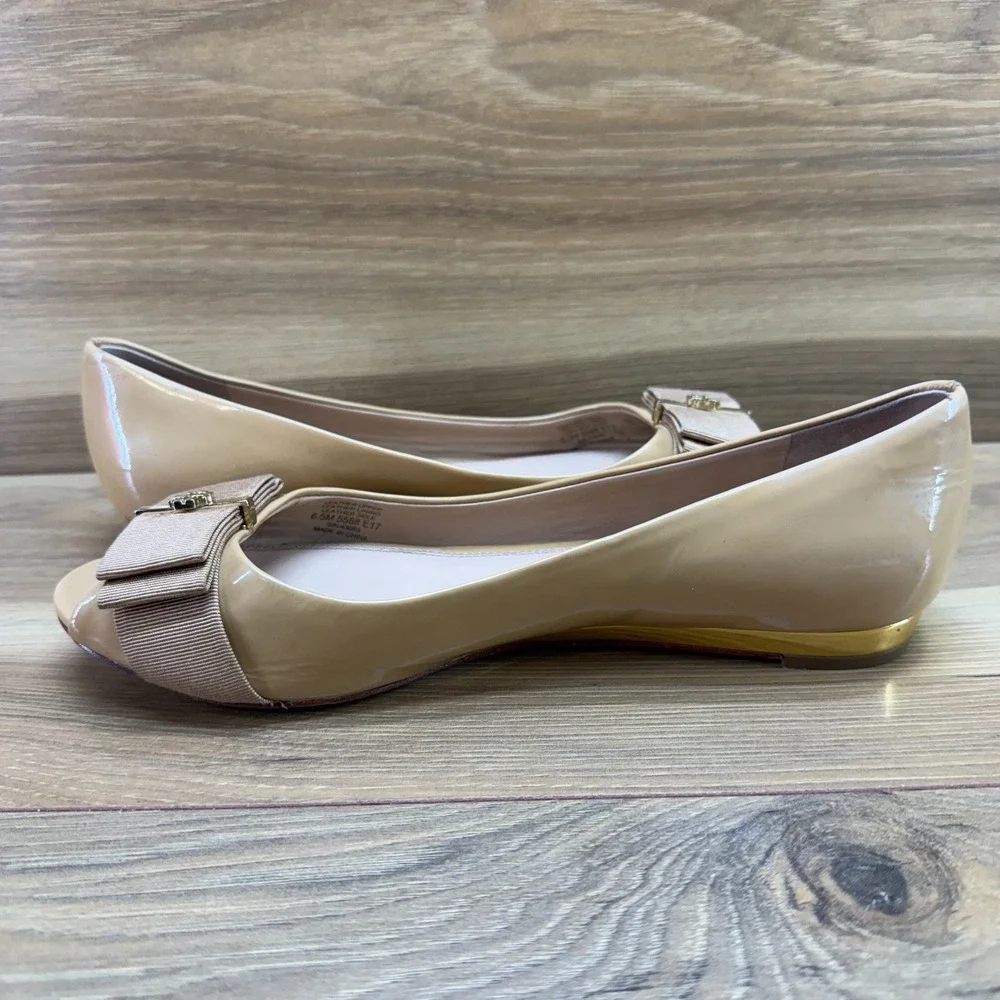 Tory Burch Trudy Peep Toe Flats 6.5 M Nude Tan Patent Leather Bow Gold logo